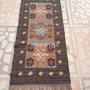 Handwoven Wool Jute Area Rug: Natural Fiber, Modern Decor