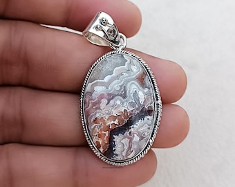 Colgante de plata de ley con ágata Crazy Lace: Joyería artesanal con gema ovalada