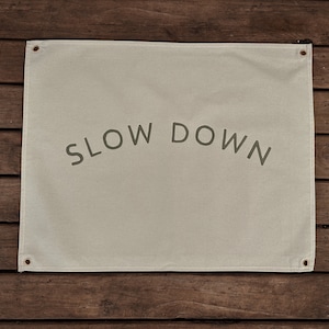 Slow Down Canvas Banner | 60 cm x 45 cm Fahne