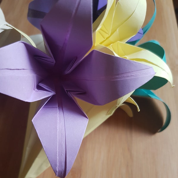 Origami lys readymade papier fleurs origami fait à la main Lilly fleur pour décor de mariage anniversaire anniversaire baby shower décor, couleurs mélangées