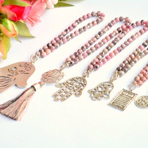 Roze auto achteruitkijkspiegel hanger - religieus cadeau voor haar, 33 kralen korte moslimrozenkrans, spirituele autodecoratie, roze moslimmeisje rijbewijs