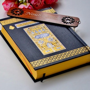 May include: A handmade wooden sign with the word "Welcome" in a whimsical font. The sign has a distressed white background and a dark brown frame, suitable for a front door or hallway. The sign is roughly 30 cm wide and 15 cm tall.