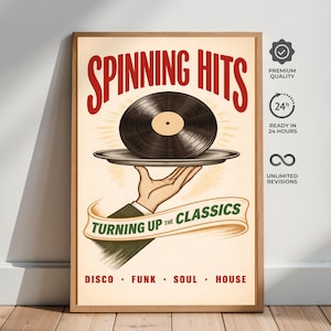 Może przedstawiać: Oprawiony plakat w stylu vintage z czerwonym napisem "Spinning Hits". Płyta winylowa leży na srebrnej tacy trzymanej przez dłoń. Baner głosi "Turning Up the Classics" z wymienionymi gatunkami muzycznymi.