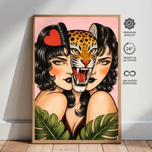 Può includere: Stampa artistica raffigurante il volto di una donna diviso con il volto di una tigre. La donna ha i capelli scuri, labbra rosse e un accessorio per capelli a forma di cuore rosso. La tigre ha macchie arancioni e nere. Lo sfondo è rosa e la stampa è in una cornice di legno.