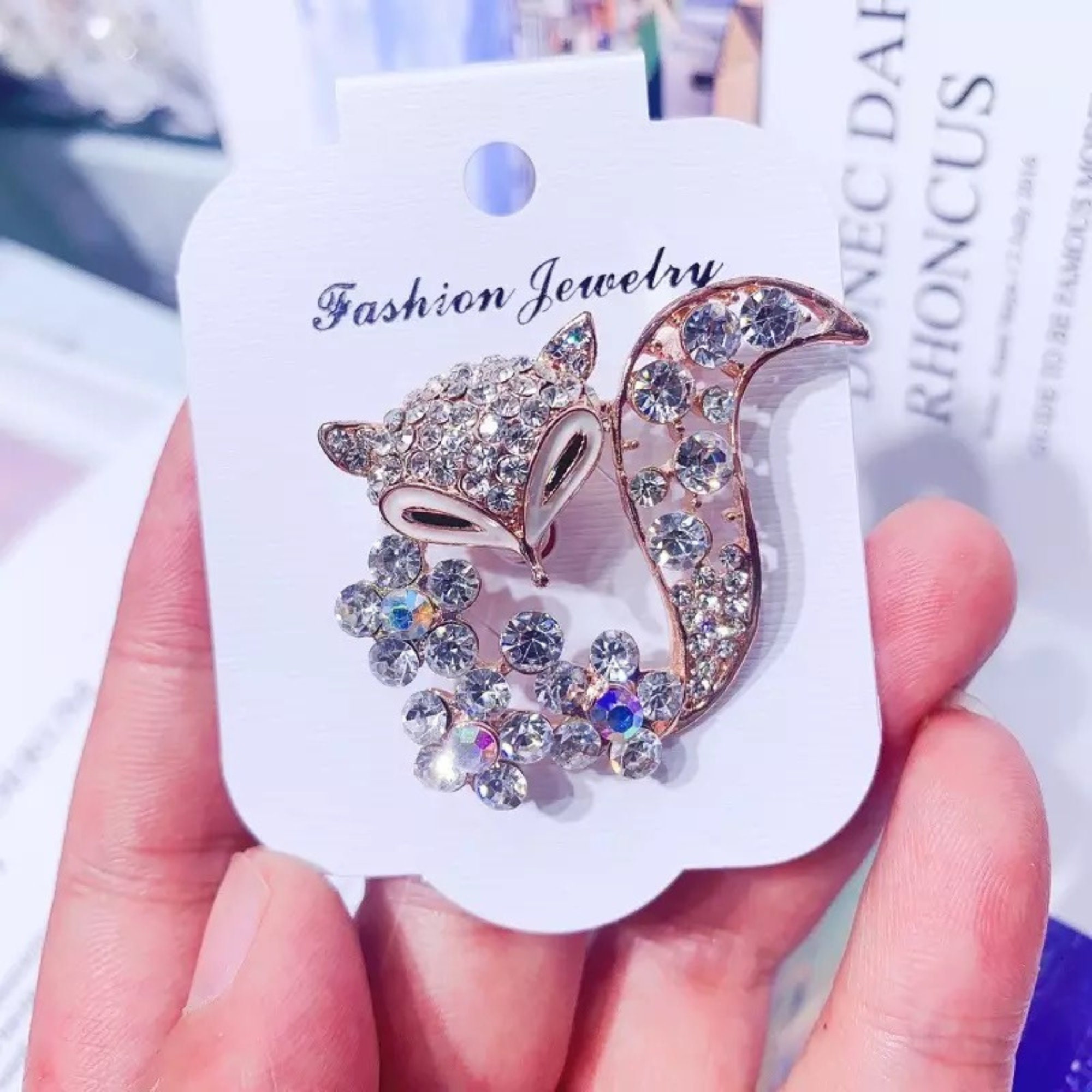 Ladies Brooch Women's Simple Fashion Fox Style Women's Coat Accessories  Brooch For Women Ladies Brooch Women's Simple Fashion Fox Sweater Stylish  Accessories Br… in 2023