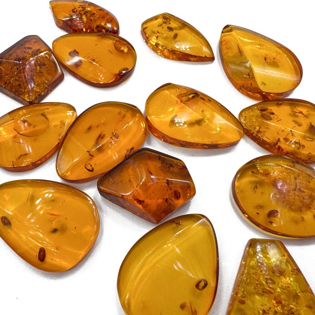 natural-baltic-amber-cognac-color-free-shape-flat-bottom-cabochons