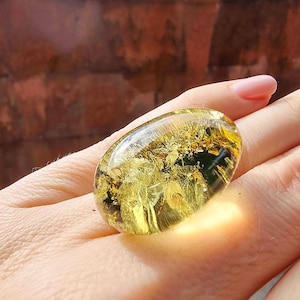 Ámbar báltico natural "Piedra de tierra", color verde, cabujones de fondo plano de forma libre, varios tamaños.