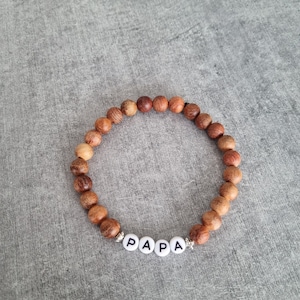 Pulsera de hombre con cuentas de madera barnizada PAPA