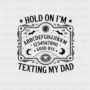 Könnte beinhalten: Ein Set aus drei Keramikbechern mit gesprenkelter, cremefarbener Glasur. Jeder Becher zeigt ein handgemaltes Blumendesign in Blau-, Grün- und Gelbtönen. Die Becher haben eine einfache, abgerundete Form und einen bequemen Griff.