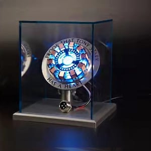 Iron Man Arc Reactor 1:1-verhouding, trillingsdetectie, led-verlichting, met vitrine voor collecties, USB-aansluiting