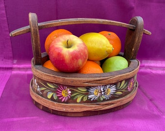 Rustical Vintage Alpine Wooden Fruit Basket with Handle. Hand Painted Country Style. Albert Comploj in St. Ulrich. Edelweiss. With Handle.