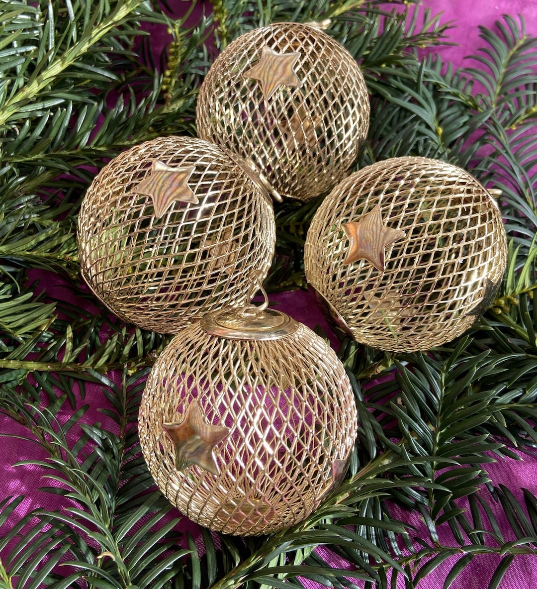 Five Vintage Goldcolored Wire Mesh Christmas Tree Ornaments. Wire