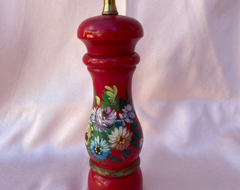 Vintage Italian Wooden Pepper Grinder / Pepper Mill. Hand Painted Floral Design.  Functions Well. 16 cm / 6.3" high