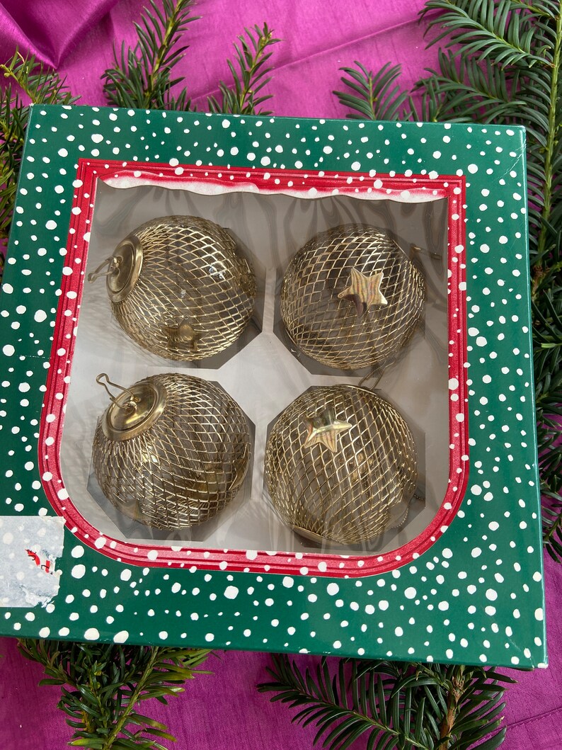 Five Vintage Goldcolored Wire Mesh Christmas Tree Ornaments. Wire