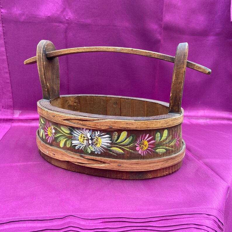 Rustical Vintage Alpine Wooden Fruit Basket with Handle. Hand Painted Country Style. Albert Comploj in St. Ulrich. Edelweiss. With Handle. image 7