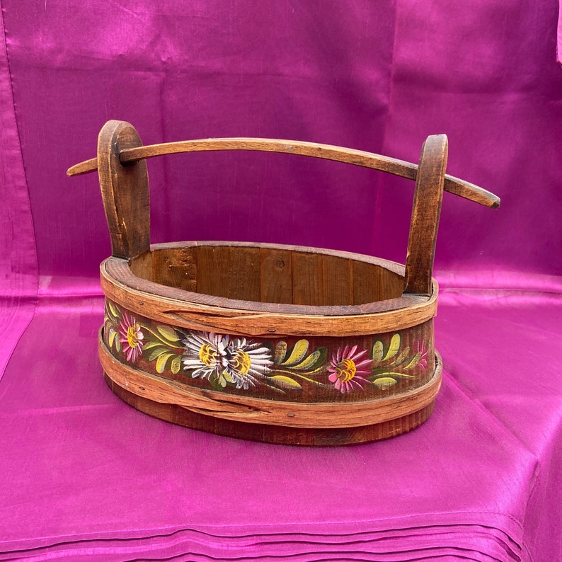 Rustical Vintage Alpine Wooden Fruit Basket with Handle. Hand Painted Country Style. Albert Comploj in St. Ulrich. Edelweiss. With Handle. image 5