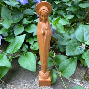 Vintage Hand Carved Madonna Statue: Oberammergau Bavaria, Natural Wood, 24 cm