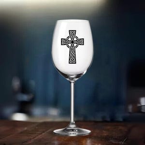 Keltisches Kreuz Weinglas – Spirituelles-symbool – Mystische Gravur – Geschenk Wikinger Glas – Mystisches geschenk