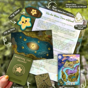 Könnte beinhalten: Ein Set mit dem Titel The Wandering Star Mail, bestehend aus einem DIN A6 Druck eines Sterns im Boot, einem grünen Wandering Star Reisepass, einer gemusterten Faltschachtel, einer Karte, zwei sternförmigen Vinyl-Stickern und einem Brief.
