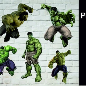 Könnte beinhalten: Fünf verschiedene Bilder von Hulk in verschiedenen Posen. Hulk ist ein grüner, muskulöser Superheld mit lila Hosen.