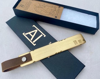 Handgefertigte bronzene *8 Tally's* 8th Jubiläum Lesezeichen mit Lederband