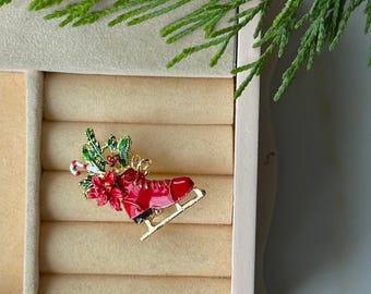 Broche navideño de patines de hielo: accesorio rojo de invierno