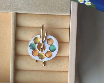 Broche de paleta de pintura: pin con temática artística, colores pastel para almas creativas