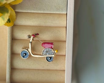 Broche de scooter – Pin de ciclomotor – Accesorio retro divertido – Regalo para motociclistas y espíritus libres