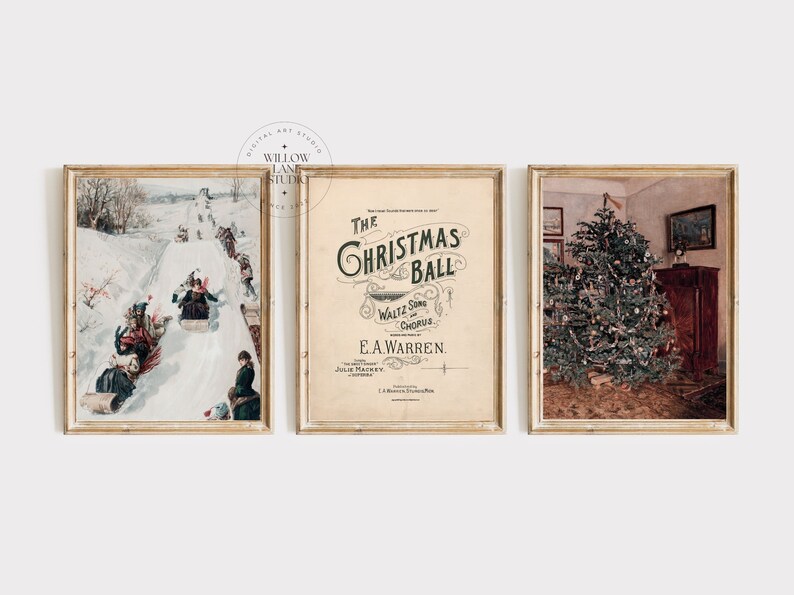 Pode incluir: Um conjunto de tr&ecirc;s impress&otilde;es vintage com tema natalino. A primeira impress&atilde;o mostra um grupo de pessoas descendo uma colina nevada de tren&oacute;. A segunda impress&atilde;o &eacute; uma capa de partitura para uma m&uacute;sica chamada "The Christmas Ball". A terceira impress&atilde;o mostra uma &aacute;rvore de Natal decorada em um quarto.