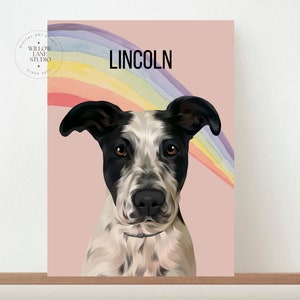 Op de afbeelding: Een digitale illustratie van een zwart-witte hond met een regenboog erachter. De naam van de hond is "LINCOLN" in zwarte tekst.