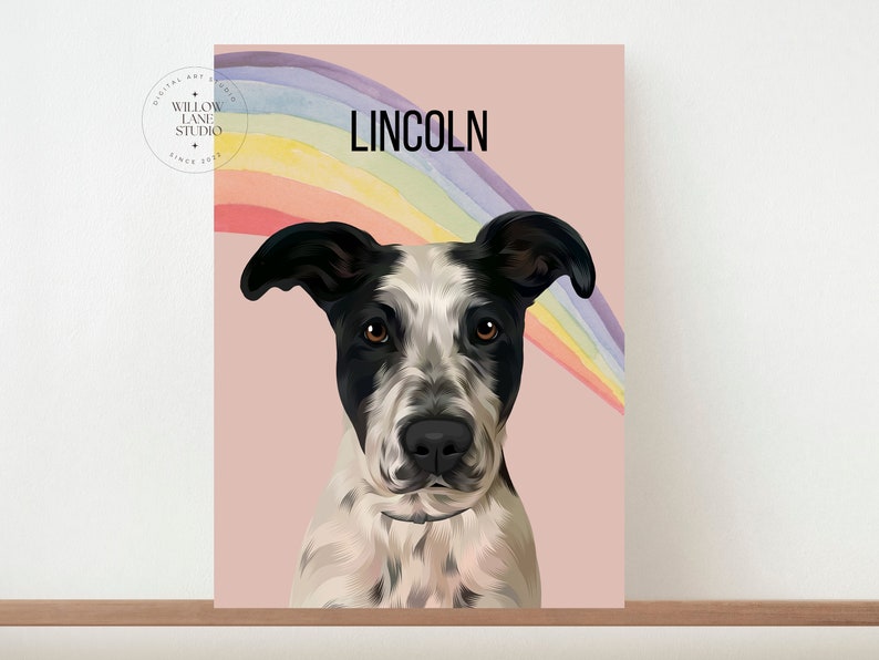 Op de afbeelding: Een digitale illustratie van een zwart-witte hond met een regenboog erachter. De naam van de hond is "LINCOLN" in zwarte tekst.