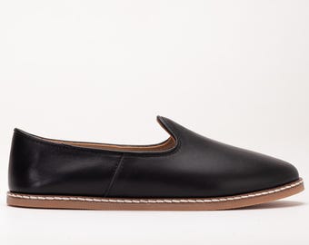 Sapatilhas pretas descalças, sapatos de couro pretos, sapatos pretos feitos à mão, sapatos turcos, sapatos artesanais sem cadarço, sapatilhas pretas de couro descalças femininas