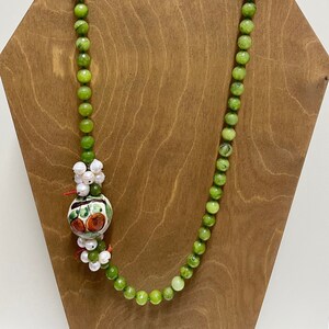 Sicilian necklace with green agate pearl thread, large Caltagirone ceramic ball and river pearls.
