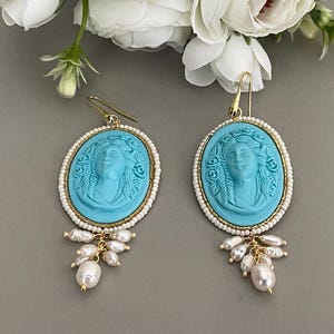 Oorbellen met turkoois camee, oorbellen van 925 zilver, opvallende oorbellen, turkoois hars, clusters van rivierparels, klassieke oorbellen.