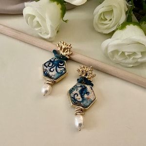 Earrings with Caltagirone ceramic tile, octopus and seahorse, blue chips and baroque pearl, Caltagirone earrings image 1