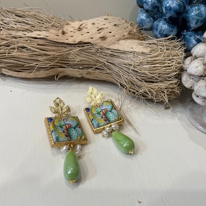 Sicilian earrings, ceramic tile with prickly pears, ceramic drop and river pearls, bronze pin.