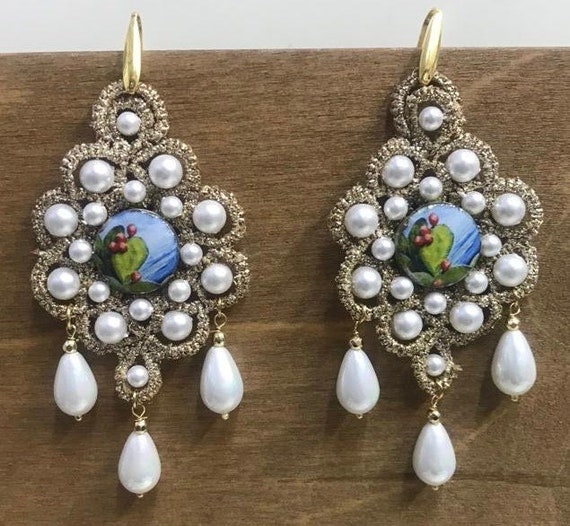 Orecchini Siciliani con Teste di Moro in Ceramica di Caltagirone e Perle Barocche - Italia