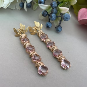 Long earrings, light pink crystal earrings, double leaf gold Zama pin, various colors.