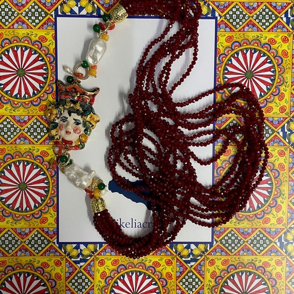 Collier en cristal, collier multi rangs, collier rouge bordeaux, céramique marron foncé de Caltagirone.ç