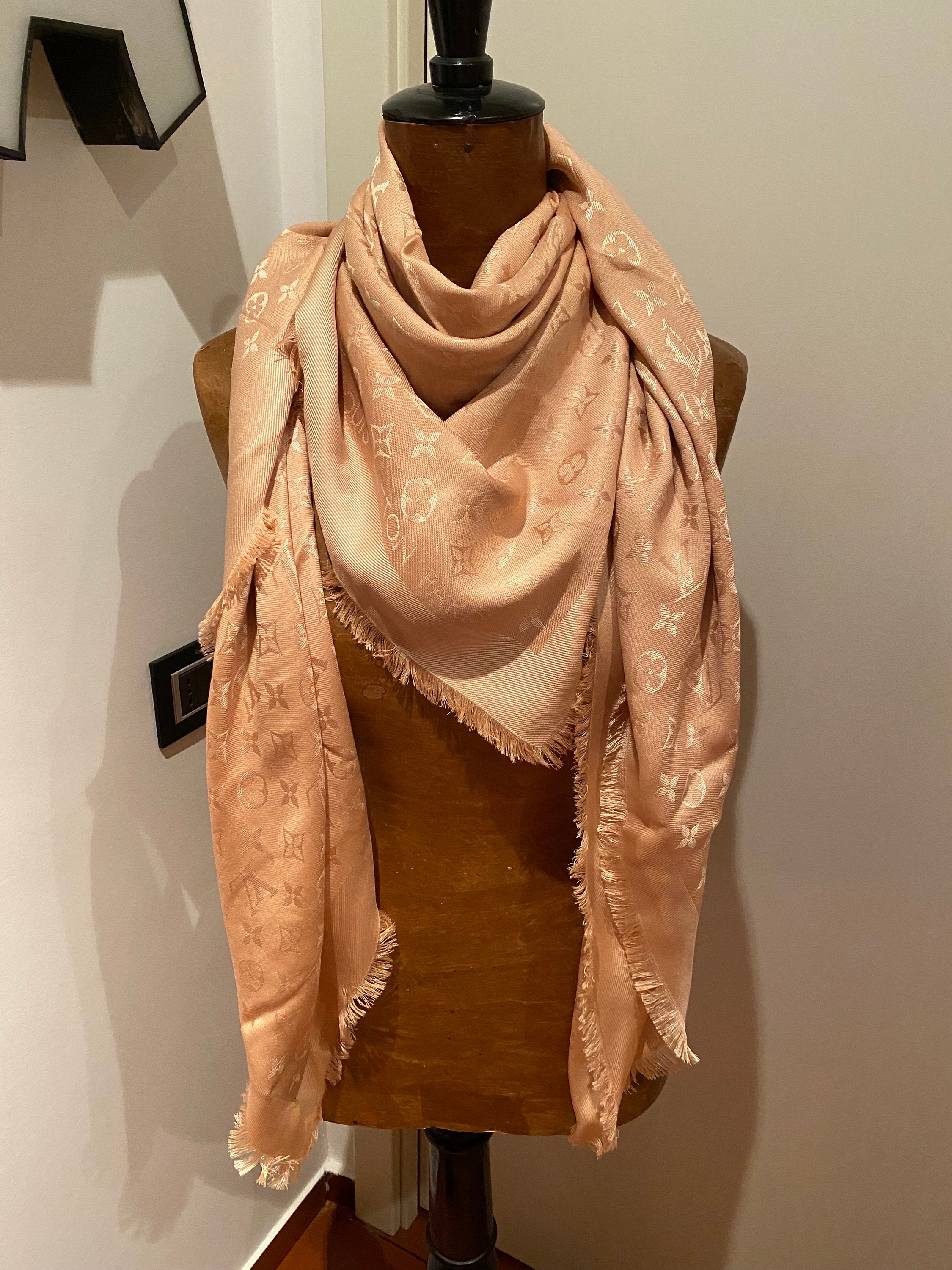 LOUIS VUITTON MONOGRAM SHAWL DUNE SCARF Dune