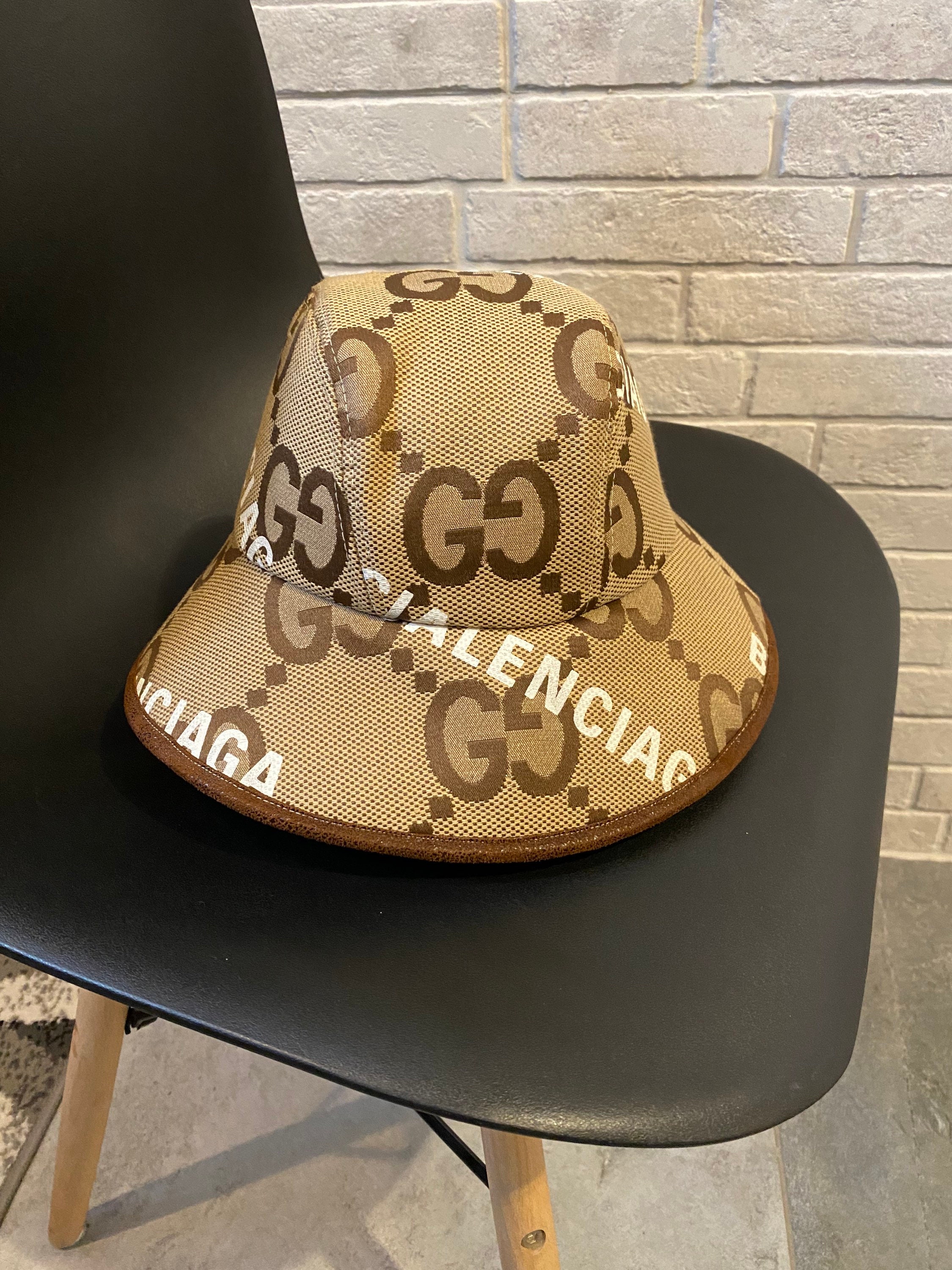 Iconic Balenciaga Bernie Logo Cap White Baseball Hat Baseball hats White baseball hat Balenciaga hat #72 Iconic Balenciaga Bernie Logo Cap White Baseball Hat Baseball hats White baseball hat Balenciaga hat