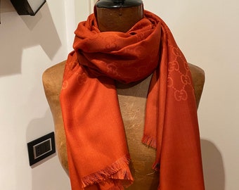 Auténtica bufanda GUCCI de lana fina y seda.