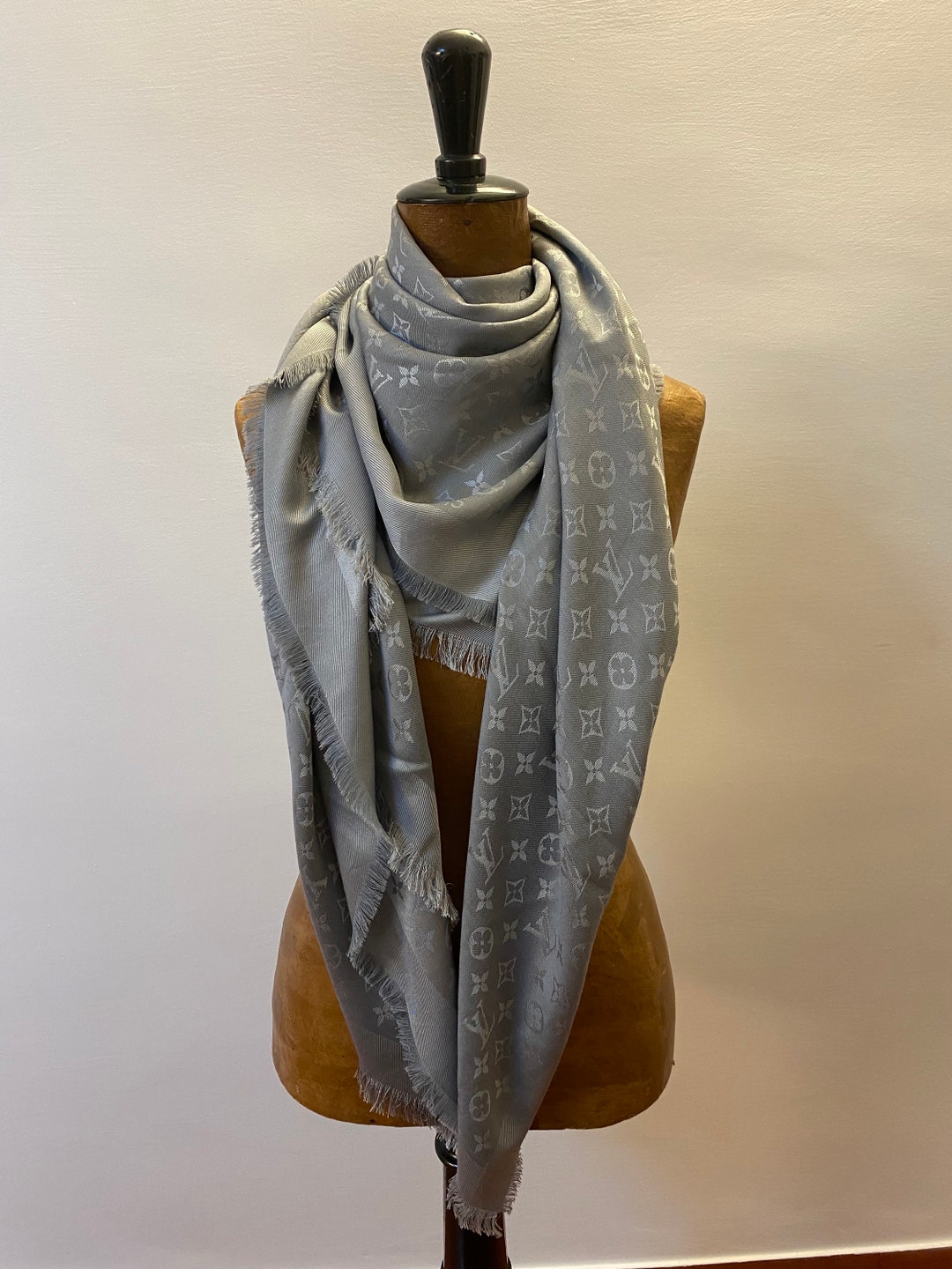 louis vuitton shawl navy