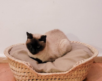 Woven Cat or Dog Bed