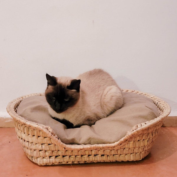 Woven Cat or Dog Bed