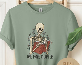 Koszulka z motywem szkieletu czytającego „One More Chapter”, prezent dla miłośnika książek, bluza z nadrukiem kart tarota, bluza z kapturem z motywem księgarskim „Bookworm”, koszulki z książkami