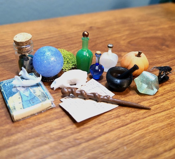 Miniature Witchcraft Set – Dollhouse Crystal Ball, Wand, Potions, Skull (1:12 Scale)
