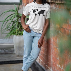 Welt ist meine Wunschliste T-Shirt, Reise-T-Shirt, Abenteuer-Shirt, Fernweh-Kleid, Geschenk für Reisende, Sommermode-T-Shirt, Weltkartespitze
