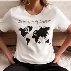 World Traveller Tee, Geschenk für Reisebegeisterte, Wanderlust Shirt, Geographie-Liebhaber-Kleidung, lässige Touristen-T-Shirt Mode, Weltkartenspitze