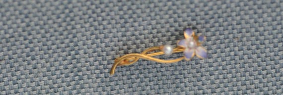 Art Nouveau Pin Brooch of Flower and vine with 14k gold and pearl
